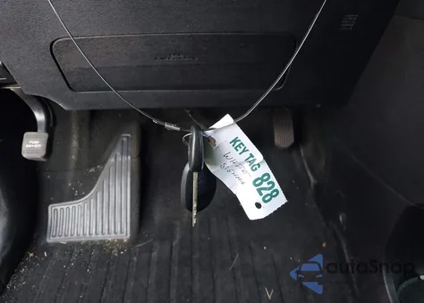 2016 Toyota Sienna Se 8 Passenger z USA, uszkodzony, nr VIN 5TDXK3DC4GS721413